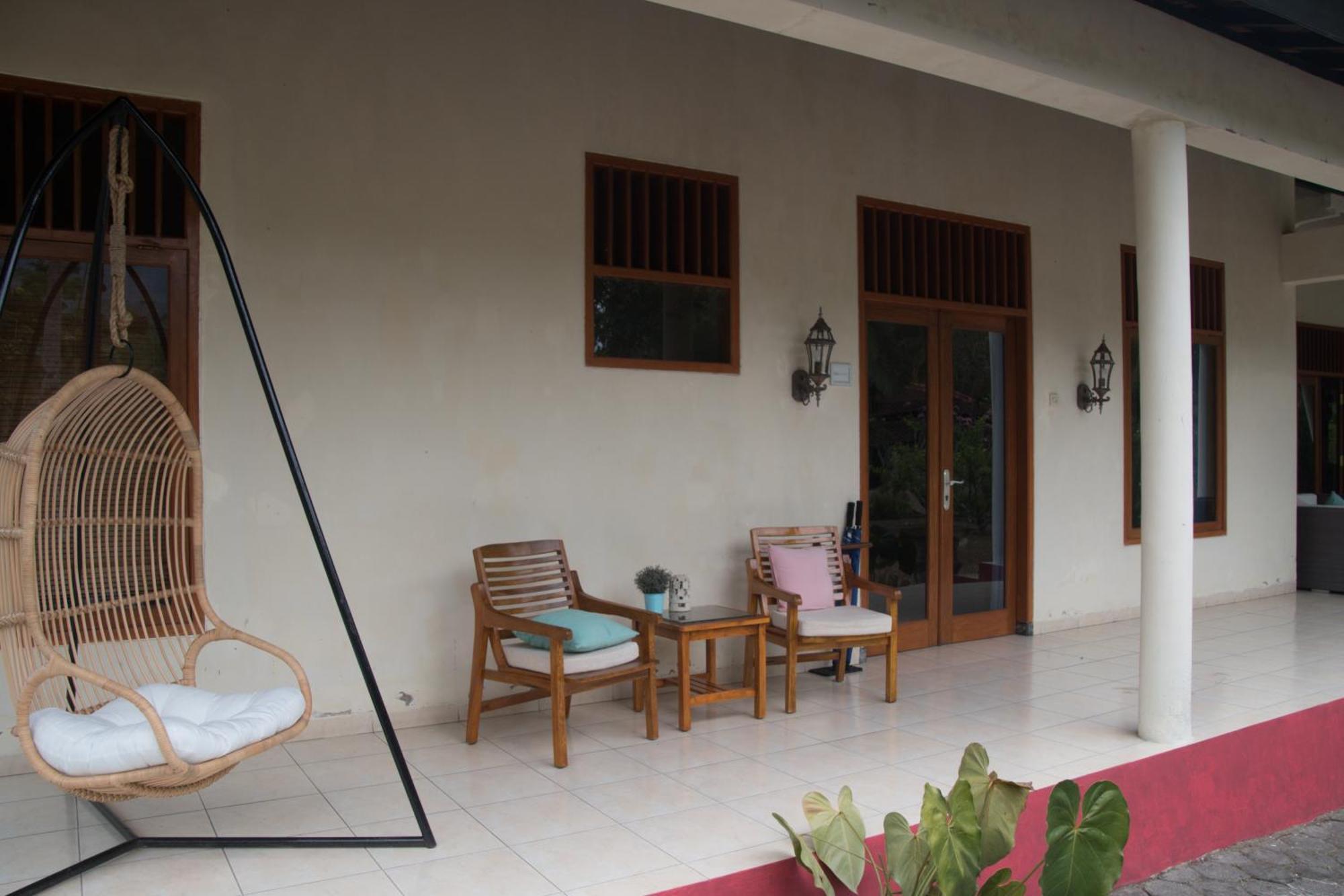 Guesthouse Rumah Senang Kalibaru Zewnętrze zdjęcie