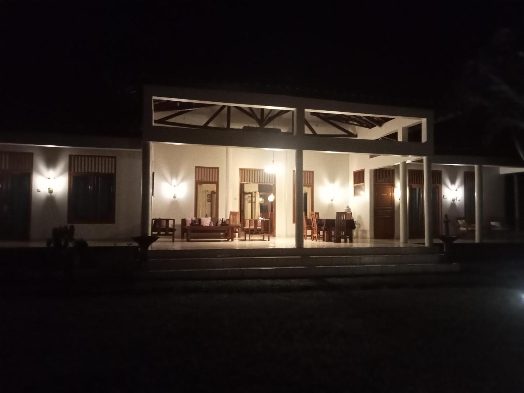 Guesthouse Rumah Senang Kalibaru Zewnętrze zdjęcie