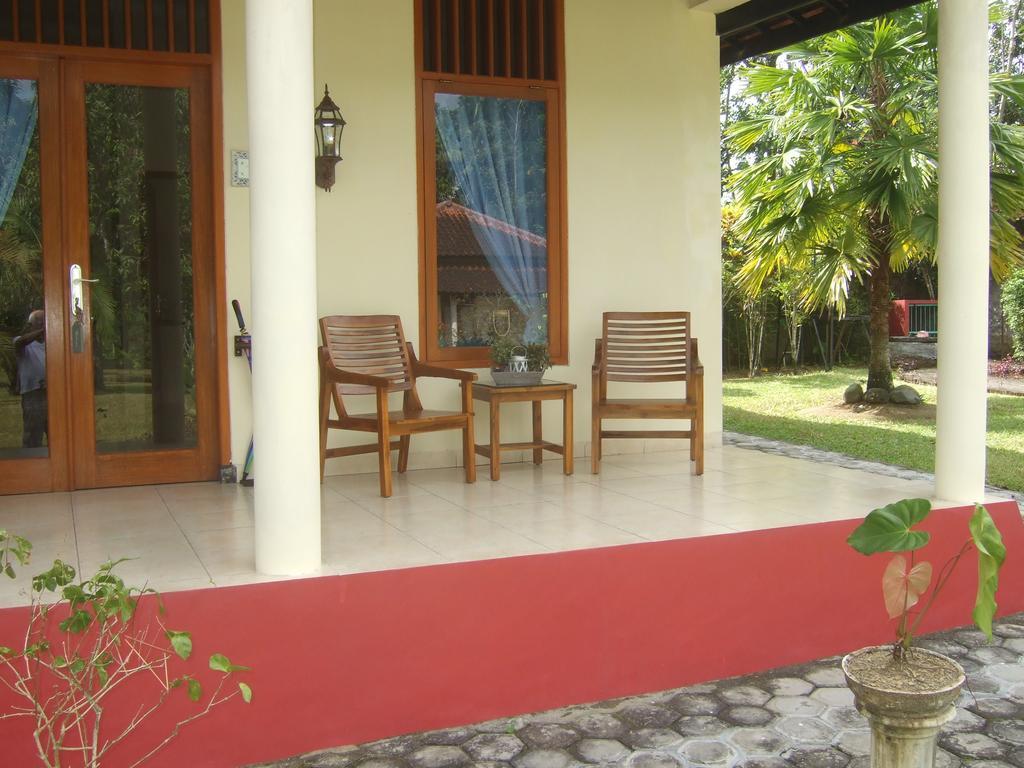 Guesthouse Rumah Senang Kalibaru Zewnętrze zdjęcie