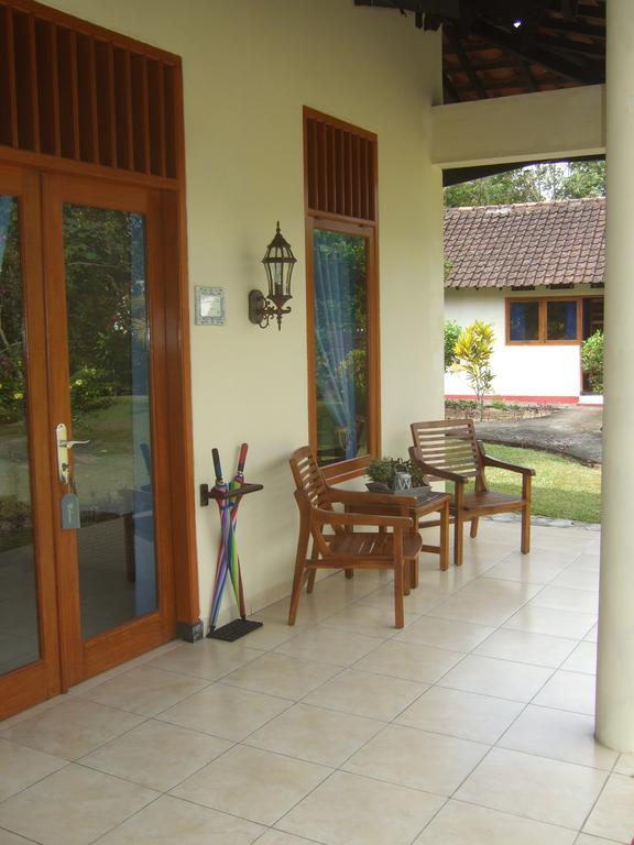 Guesthouse Rumah Senang Kalibaru Zewnętrze zdjęcie