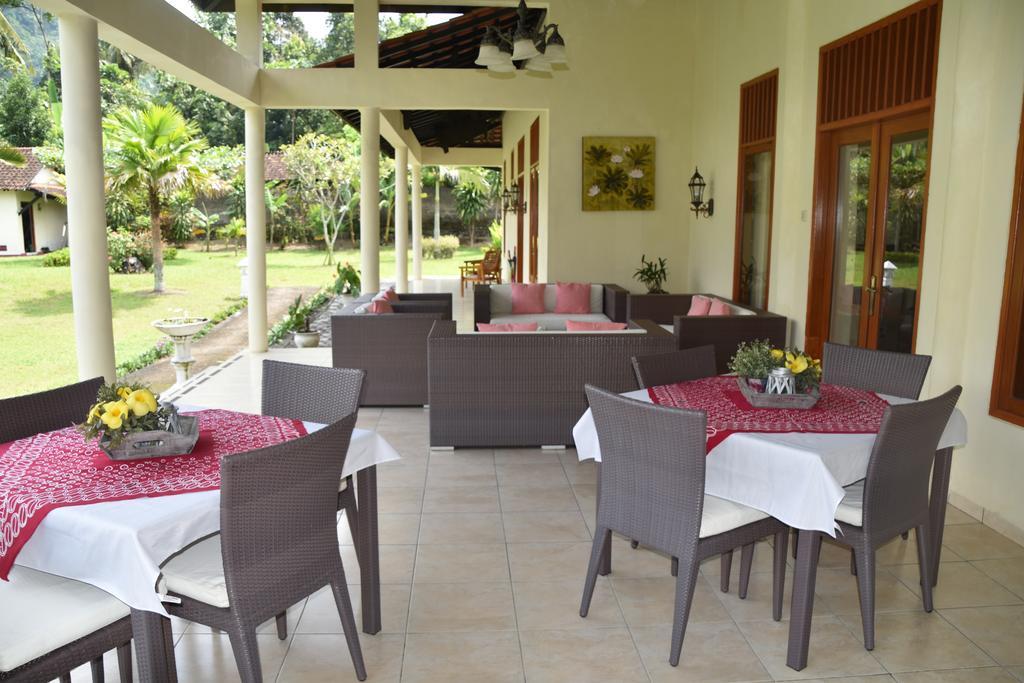 Guesthouse Rumah Senang Kalibaru Zewnętrze zdjęcie